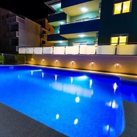 شقة Mali San تروغير